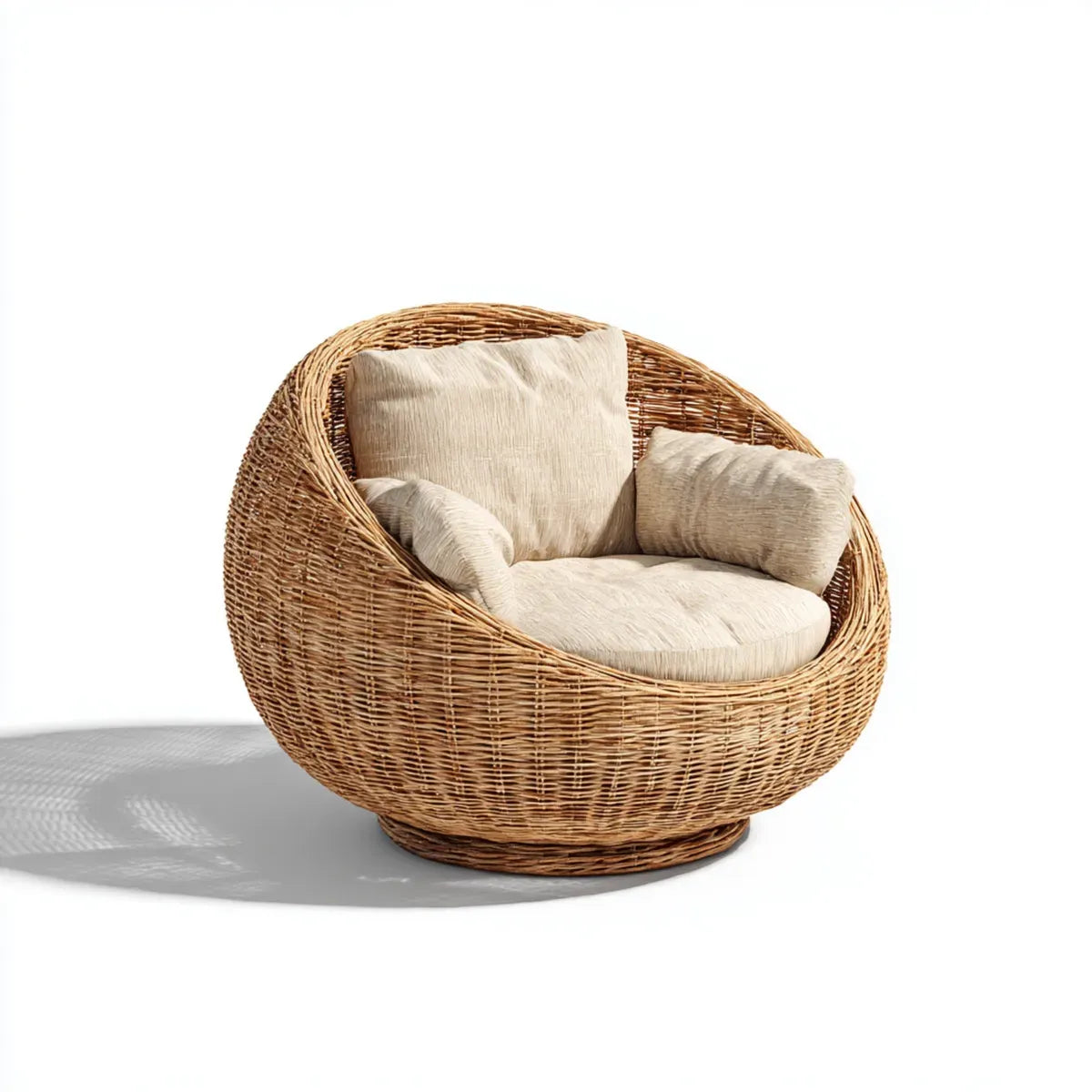 Poltrona rotonda in rattan naturale marrone con cuscini beige 95 x 85 x 78 cm